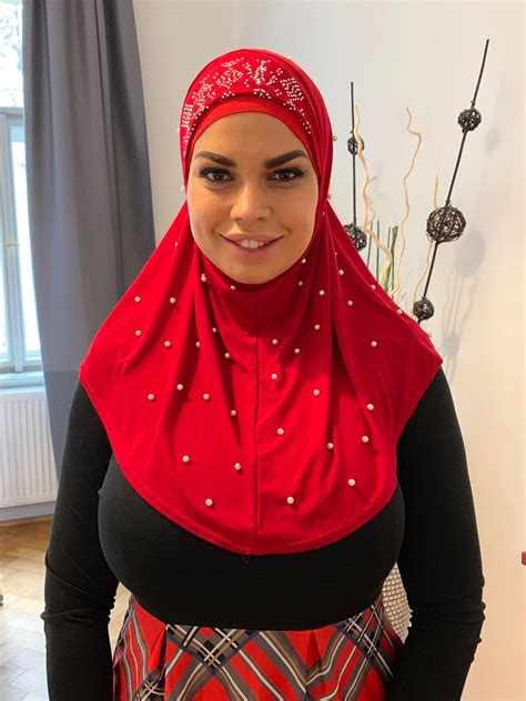 chloe lamour muslim buxom hijab girl